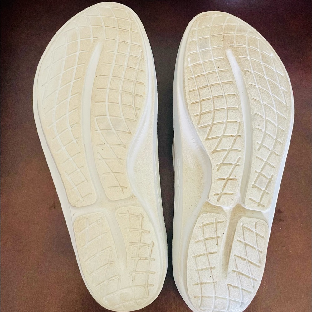 Oofos Oolala women’s size 11.
